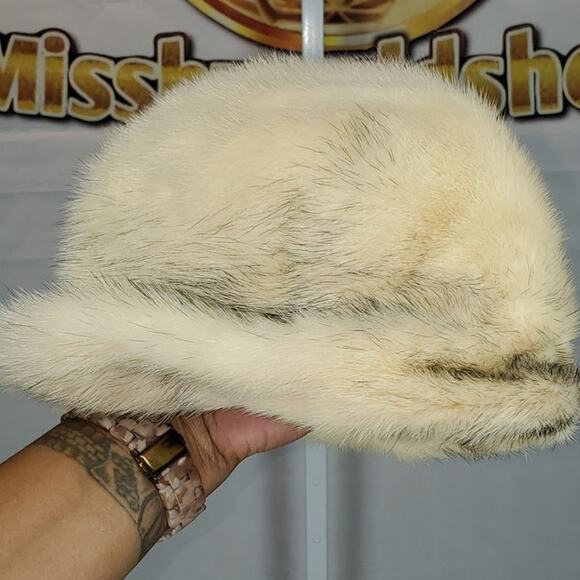 Vintage Women’s Fur Hat – Cream White, Lined, Size Small - Picture 1 of 5